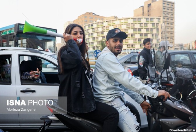 تصاویر: شادی مردم تهران پس از پیروزی ایران مقابل ولز | سایت ...