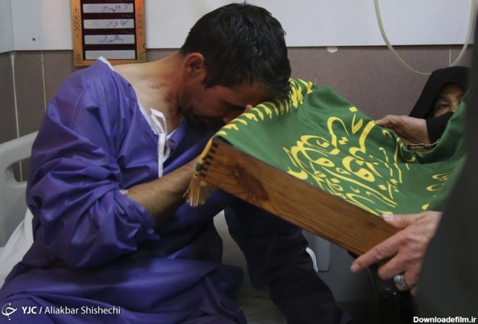 عکس/ عیادت خدام آستان قدس رضوی از مجروحین حادثه تروریستی کرمان