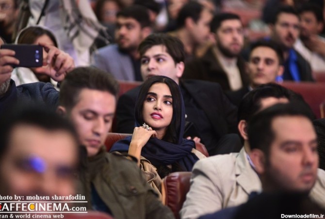 عکس الهه حصاری در افتتاحیه سی و پنجمین جشنواره فیلم فجر