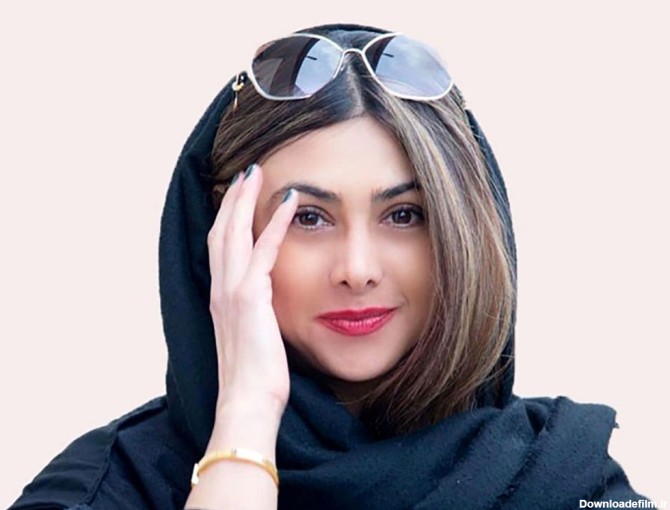 آزاده صمدی یکی از 20 کاندیدای زیباترین زن ایران در بین بازیگران و راز محصول شادابی و طراوت پوست او
