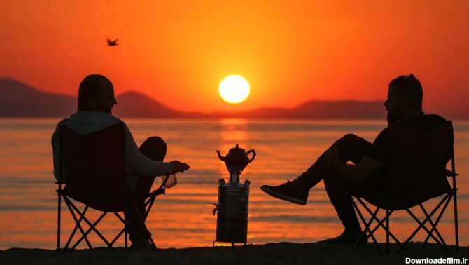چشم‌انداز زیبای غروب آفتاب در ساحل دریاچه وان - Anadolu Ajansı