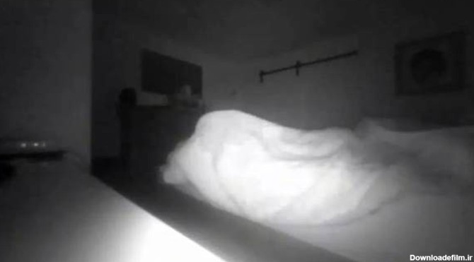 عکس ترسناک از یک روح ایستاده در کنار تخت!