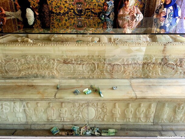 تصویر و جزئیات اتفاقی عجیب در سنگ قبر ناصرالدین‌ شاه ...