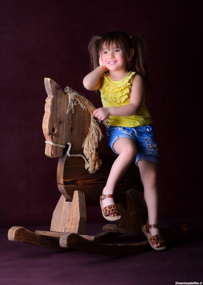 عکاسی کودک با ژست طبیعی در آتلیه عکاسی کودک | استودیو بنسای