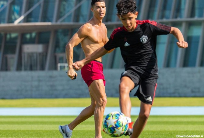 وایرال شدن تصویر تمرین کردن رونالدو با پسرش در دبی | فوتبالی