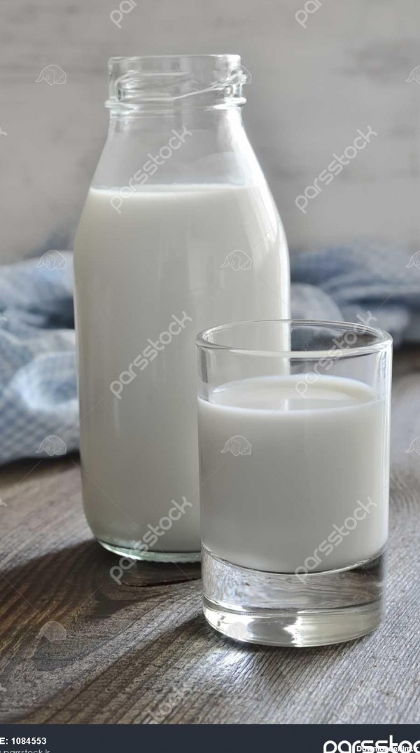 بطری و لیوان شیر 1084553