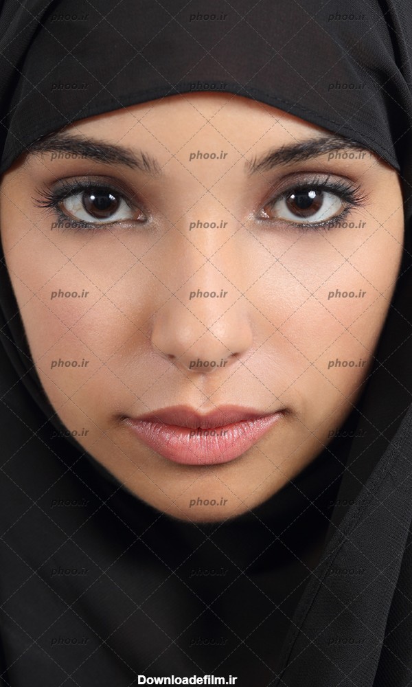 عکس یک خانم با حجاب با روسری مشکی و چشم های قهوه ای و ابرو های ...