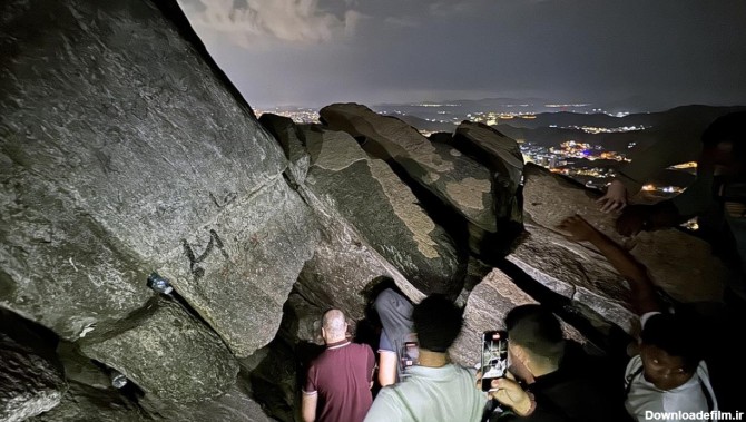 همشهری آنلاین - تصاویری دیدنی از زیارت شبانه غار حراء | تصاویر
