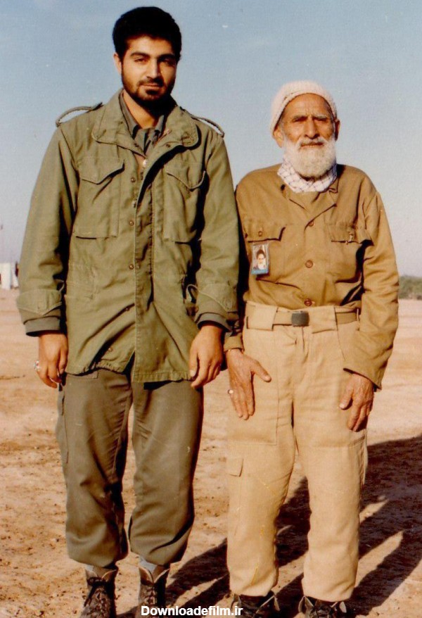 حضور سردار سلیمانی به همراه پدرش در جبهه+عکس