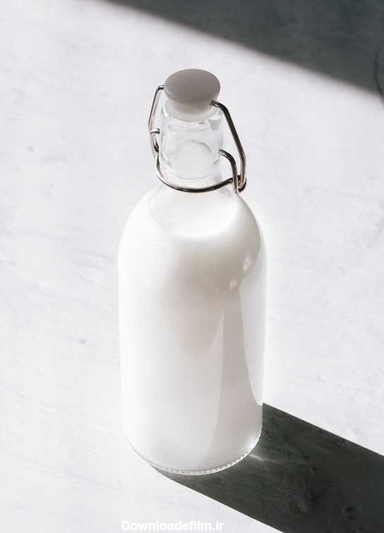 دانلود عکس بطری شیر از بالا