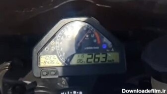 رانندگی با موتور در اتوبانی در ایران با سرعت بالای ۲۶۰ کیلومتر در ساعت (فیلم)