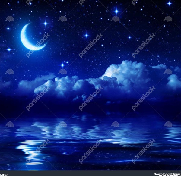 شب پر ستاره با هلال ماه در دریا 1378346