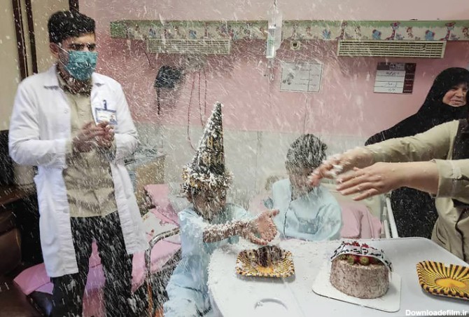 جشن تولد برای کودک مجروح انفجار قندهار در بیمارستان بقیه‌الله ...