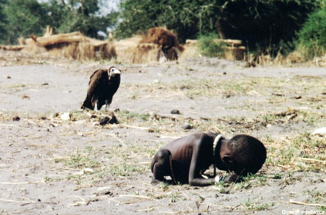 داستان یک عکس: کودک گرسنه و لاشخور - سایت عکاسی