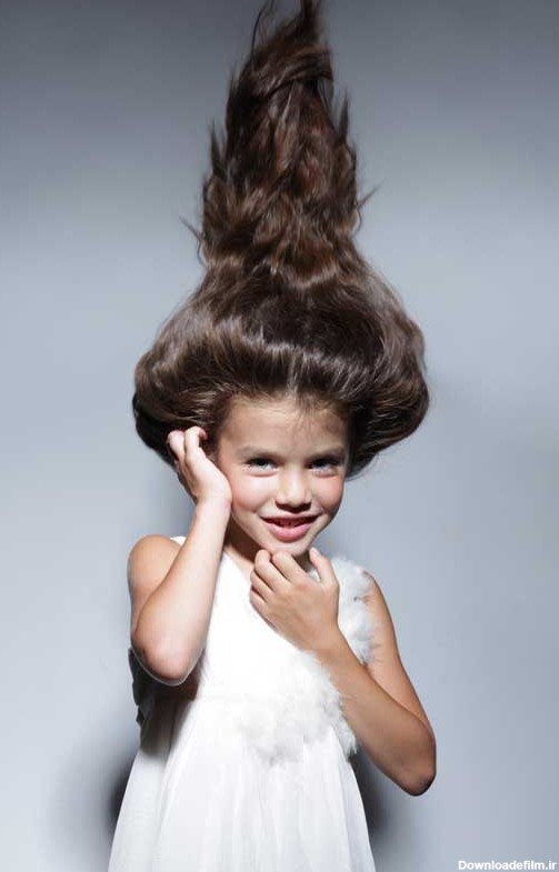 دانلود تصویر با کیفیت دختر بچه با مو های مدلی