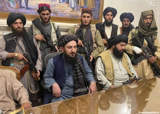 مشرق نیوز - عکس/ طالبان در دفتر ارگ ریاست جمهوری