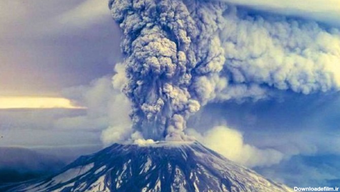 بازدید کوهنوردان از آتشفشان حیرت انگیز نیمه فعال در اندونزی