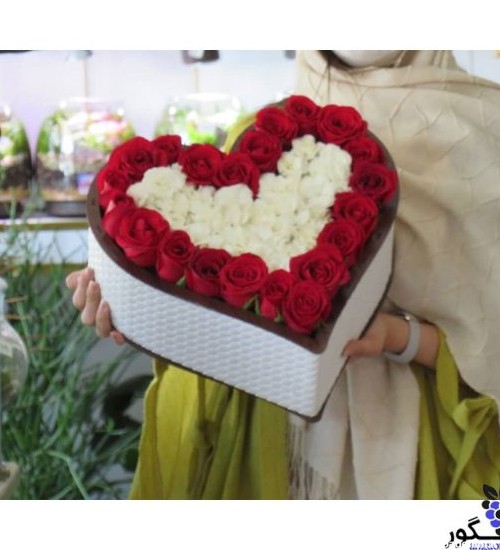 باکس گل رز قرمز و میخک سفید قلبی - سفارش باکس گل - گلفروشی آنلاین