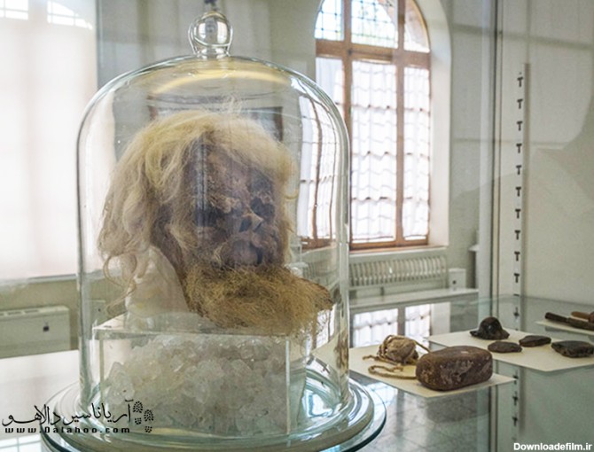 بقایای مرد نمکی شماره یک که در موزه ایران باستان نگهداری میشود.