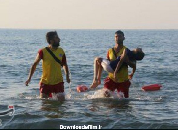 غرق شدن 4 نفر از اعضای یک خانواده در دریای خزر/ 3 نفر جان باختند ...