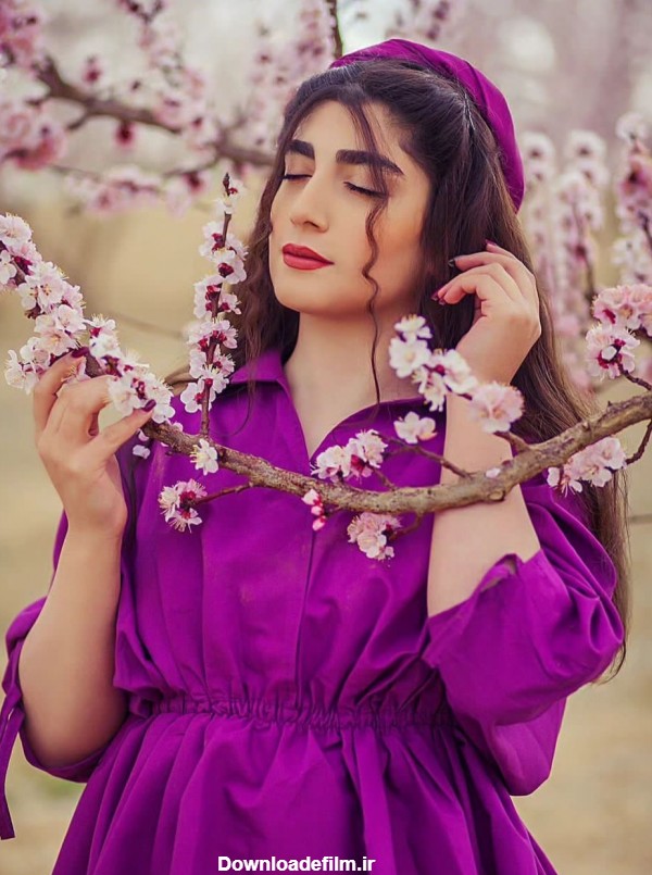 ژست با شکوفه های بهاری - عکس ویسگون
