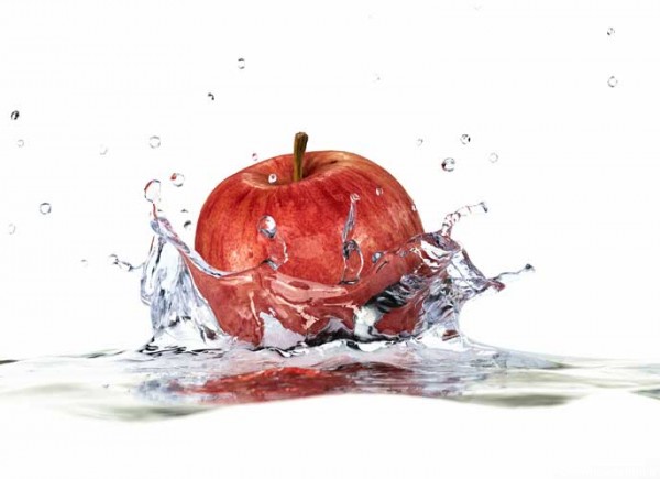 دانلود تصویر زیبا از قطرات آب و سیب