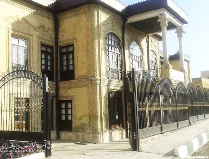  عمارت ذوالفقاری در یکی از محلات قدیمی شهر زنجان، اکنون موزه مردان نمکی است.