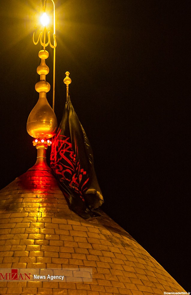 مراسم تعویض پرچم گنبد حرم مطهر امام حسین(ع) - تابناک | TABNAK