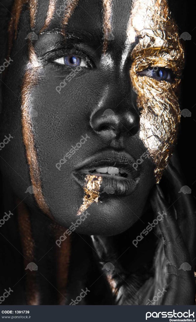 پرتره مد یک دختر سیاه پوست با طلا makeupupBeauty صورت تصویر گرفته ...