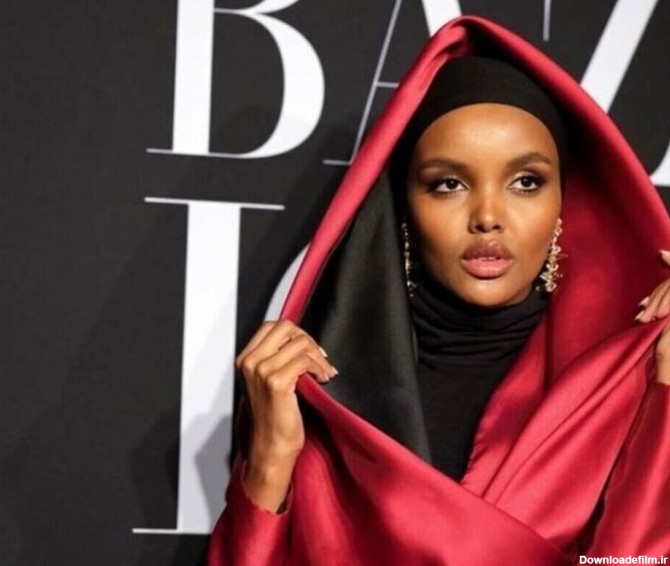 تصویر) حجاب کامل مدل مشهور آمریکایی روی فرش قرمز کن