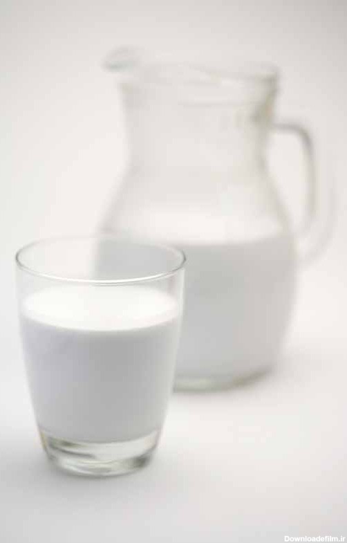 عکس با کیفیت از شیر در لیوان