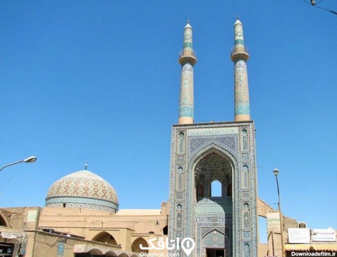 گنبد آبی رنگ، سر در کاشی کاری شده و دو گل دسته مسجد جامع یزد