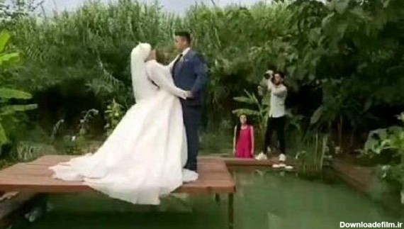 شوخی عجیب و غریب عروس با داماد هنگام عکس برداری