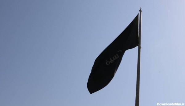 برافراشتن پرچم ۴۰ متری عزای حسینی در کازرون + تصاویر