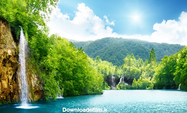 عکس با کیفیت بالا طبیعت زیبای آبشار و دریاچه با درختان و کوه های ...