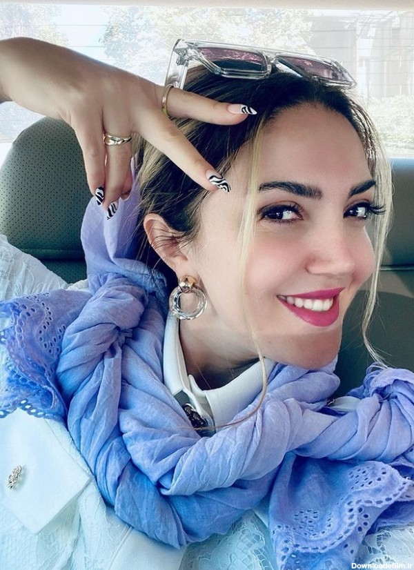پراید سواری خواننده زن ترکیه ای در خیابان های تهران! (+عکس) | عصر ...