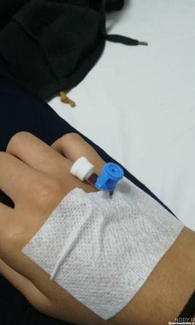 عکس سرم زده دست دختر در بیمارستان برای پروفایل