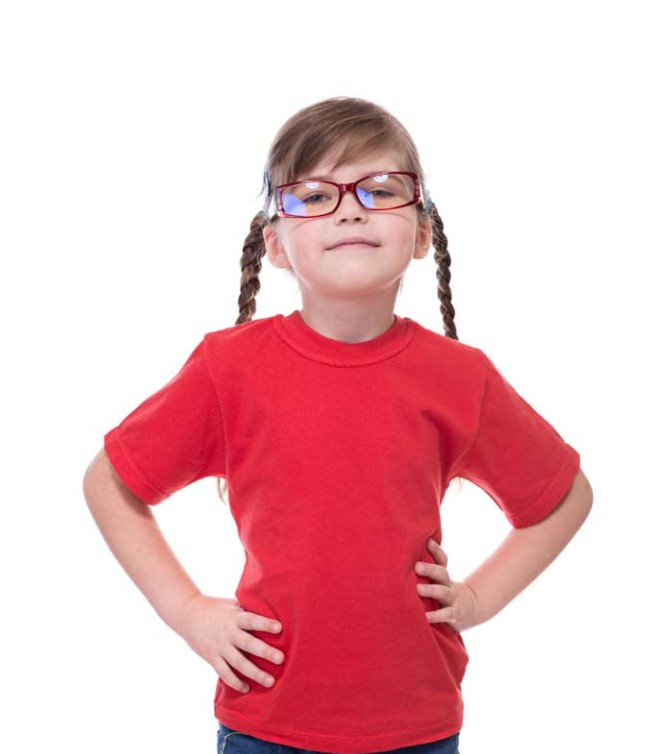 دانلود تصویر با کیفیت دختر بچه عینکی و لباس قرمز