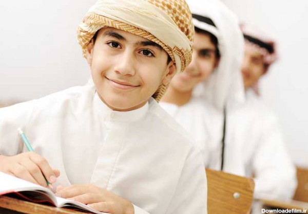 دانلود تصویر باکیفیت پسر بچه عرب در کلاس