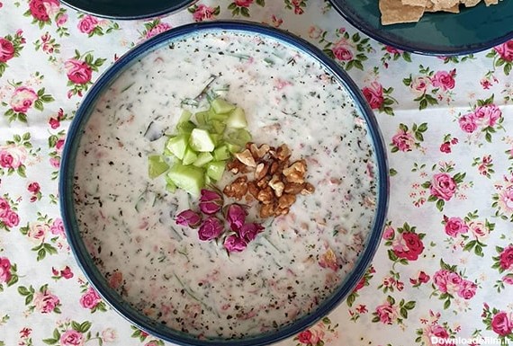 آب دوغ خیار غذای ساده ایرانی