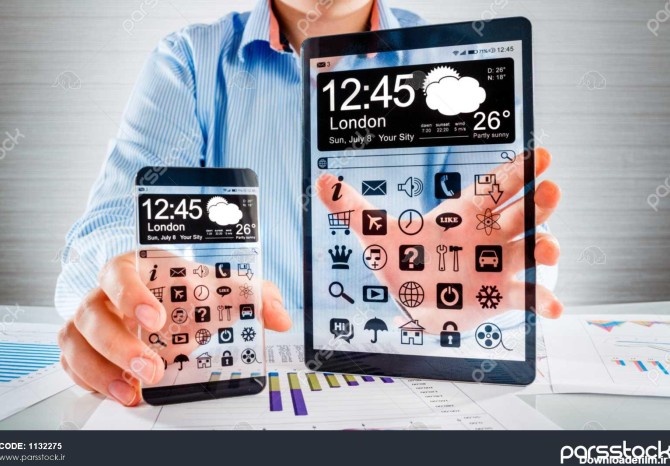 گوشی هوشمند و تبلت با صفحه نمایش شفاف در دست انسان 1132275