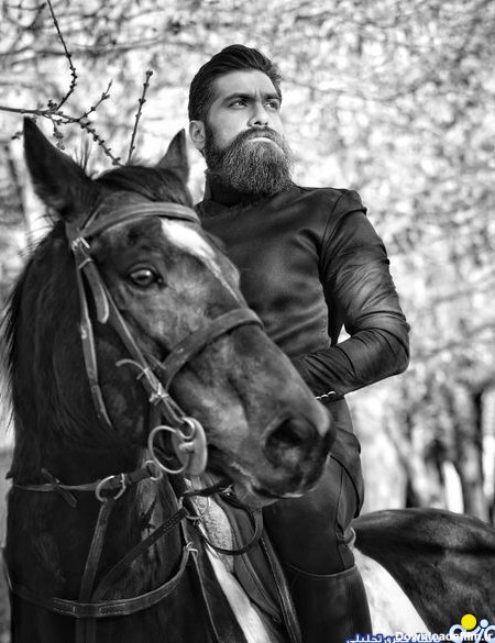 علی زند وکیلی در حال اسب سواری+عکس | روزنو