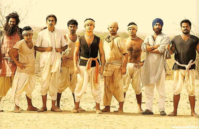 عامر خان در فیلم باج در نقش کشاورزان روستایی در هند