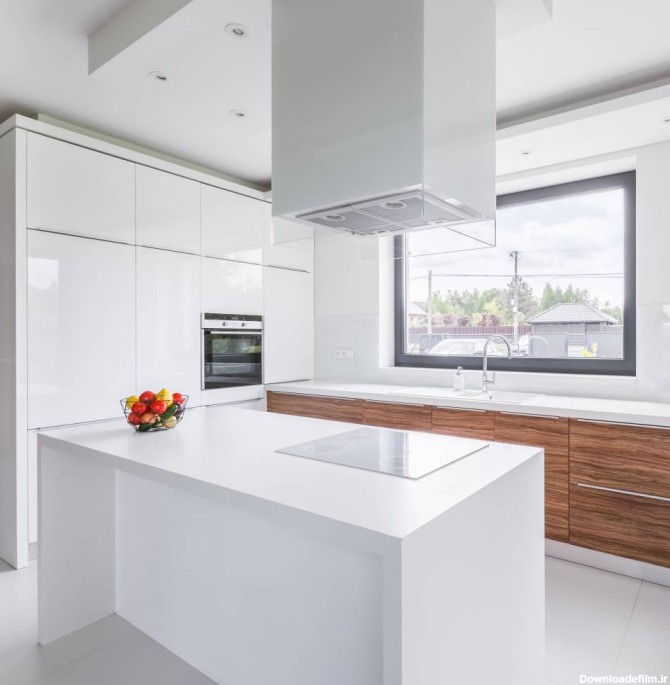 رنگ سفید یک رنگ محبوب در طراحی آشپزخانه مدرن است