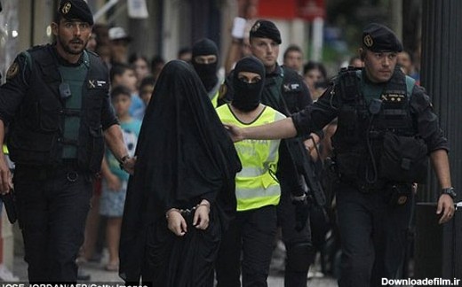 بازداشت دختر نقابدار در اسپانیا +عکس