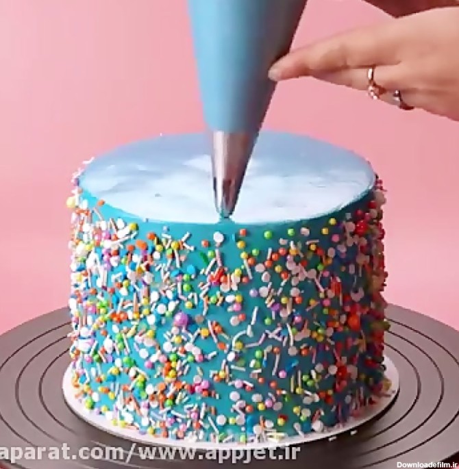 درست کردن کیک تولد خانگی به همراه تزیین رنگین کمانی