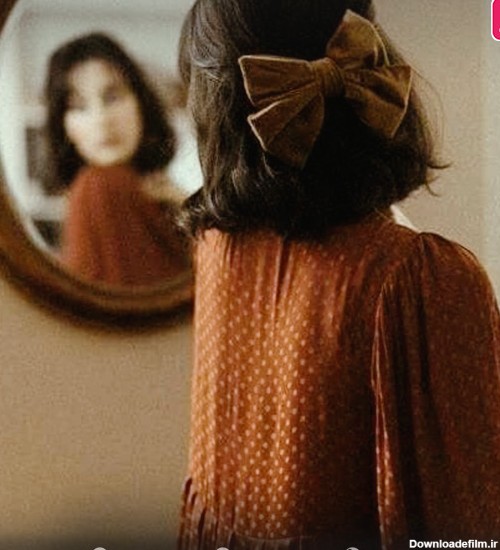 عکس دختر با چهره نامعلوم و آینه