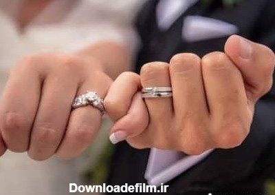 ژست عکس با حلقه برای عروس و داماد با ایده های عاشقانه جذاب