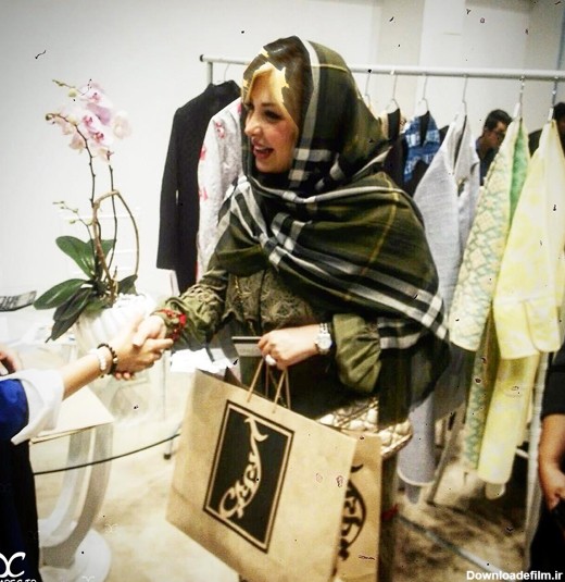 عکس های جدید نیوشا ضیغمی و همسرش در بازارچه خیریه
