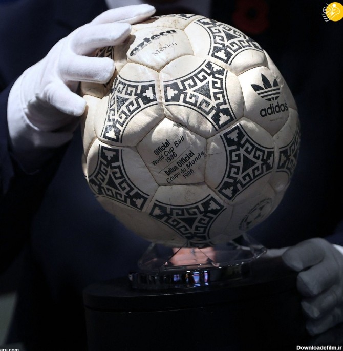 فرارو | (عکس) فروش توپ دست‌ خدای مارادونا با قیمتی هنگفت
